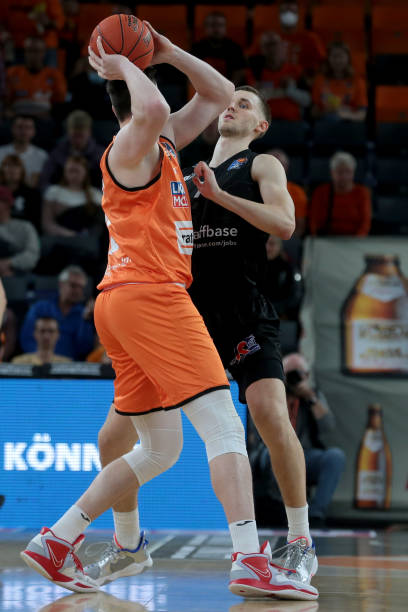 不断在转会 不断在转会